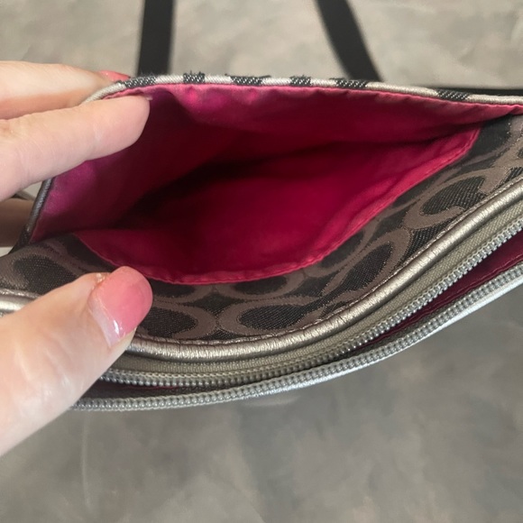 Women’s Coach Black and silver metallic shoulder or crossbody bag-zipper closure - Picture 7 of 9